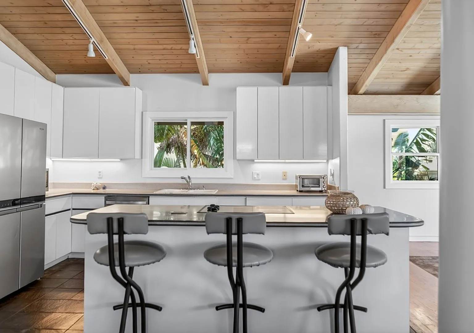 Sunset Beach Hideaway: North Shore Retreat w/ Walk to Beach, Lanais & Ocean Views — Photo 3