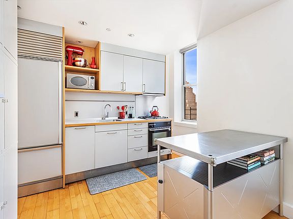 2nd image of 80 Chambers St APT 14E