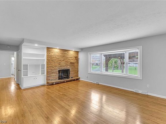 4th image of 432 Powell Dr