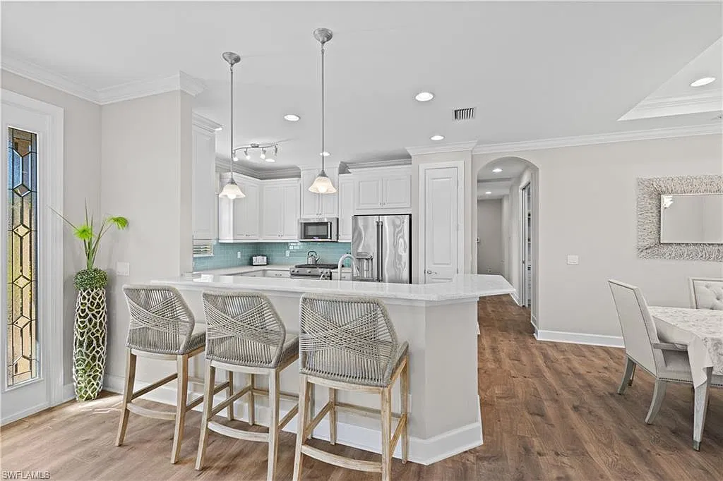 3 bed, 2.0 bath, 2301 sqft, $9,000 — Photo 4