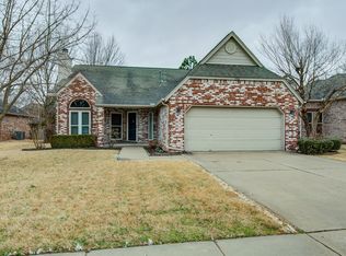 704 N Laurel Ave, Broken Arrow, OK 74012
