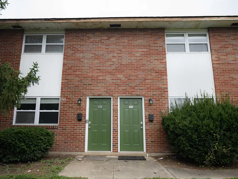 Crestwood Village Townhomes — Photo 21