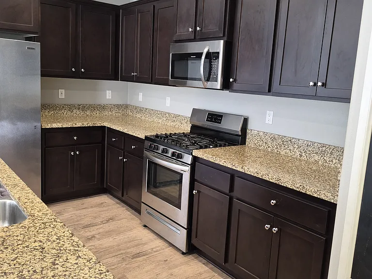 24292 Bay Laurel Ave — Photo 8