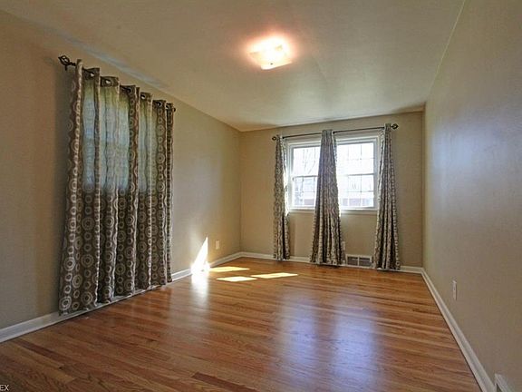5th image of 2818 Peacock Dr