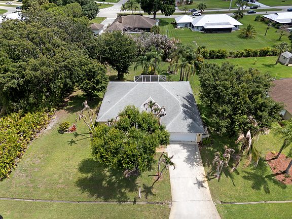 4th image of 2017 SE Allamanda Drive