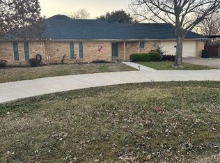 131 Ridgeway Dr, Red Oak, TX 75154