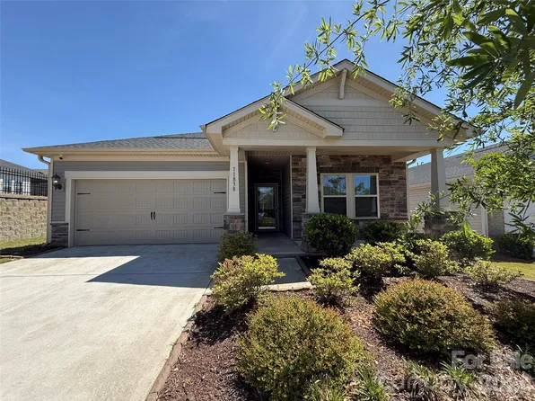 11838 Red Leaf Dr, Charlotte, NC 28215