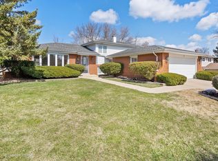 18W036 Holly Ave, Darien, IL 60561
