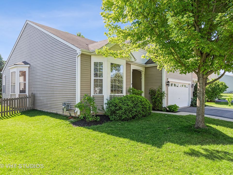 1810 Woodside Dr, Woodstock, IL 60098 Zillow