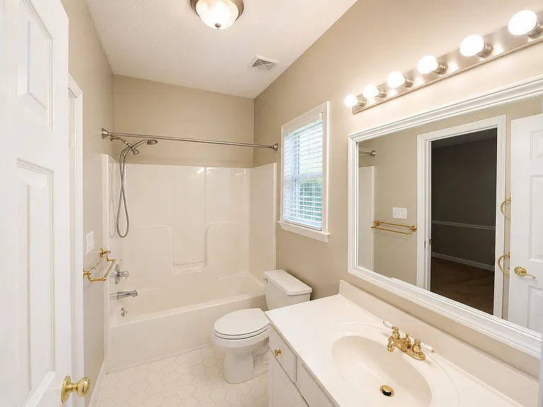 340 Interchange Dr — Photo 19