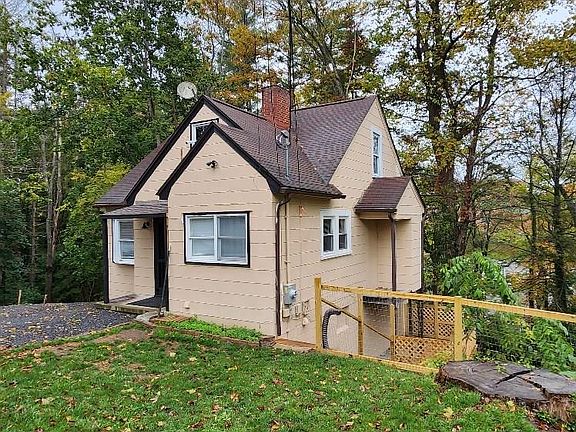 3rd image of 105 Edgewood Dr