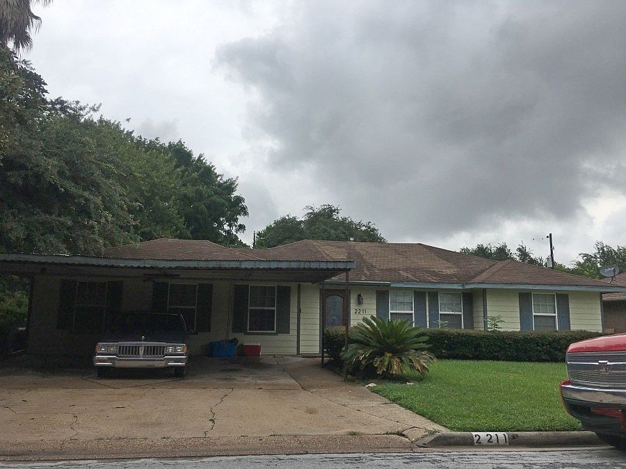 1st image of 2211 2nd St