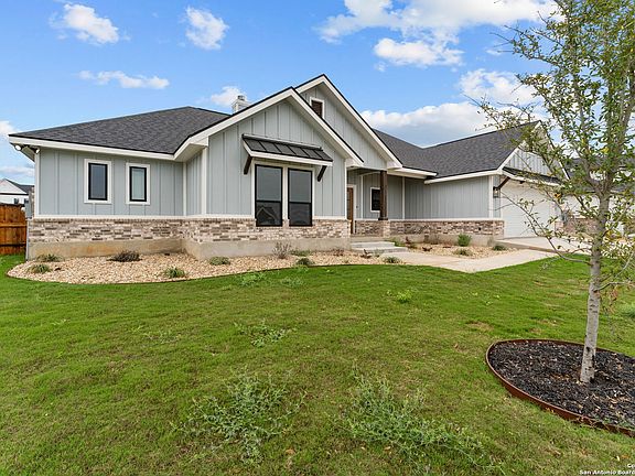 3rd image of 137 W MAGNOLIA CIR