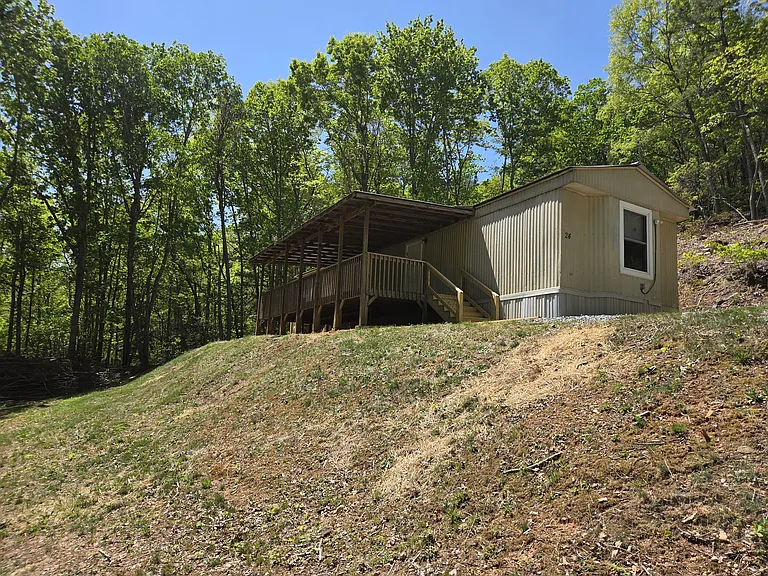 24 Raspberry Ridge Rd — Photo 1