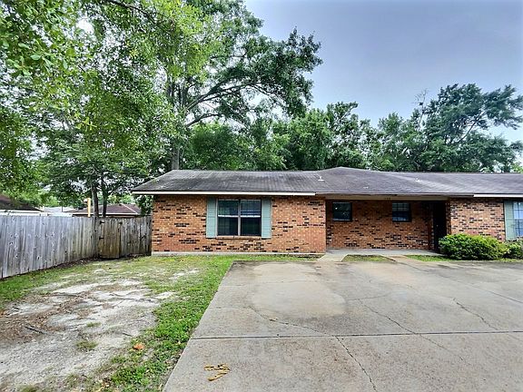 2nd image of 1109 Hickory Dr #A