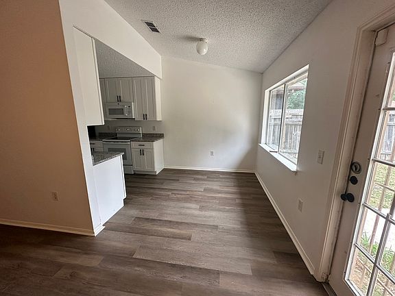 3rd image of 6322 Candlewick Ct