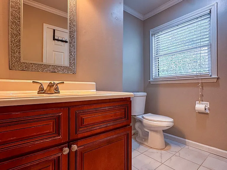 2305 Mirror Lake Dr — Photo 17