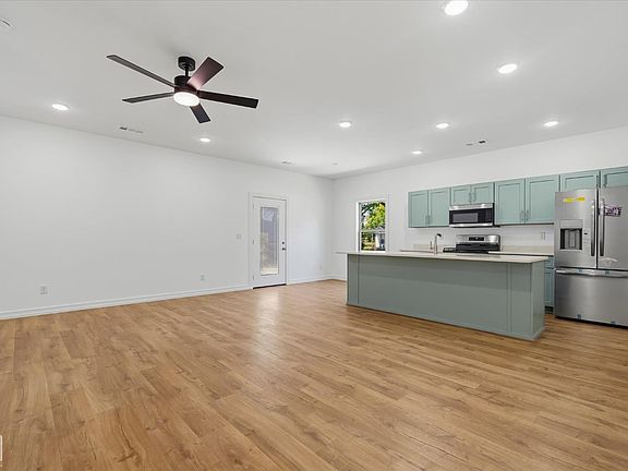 5th image of 202 E Gum St