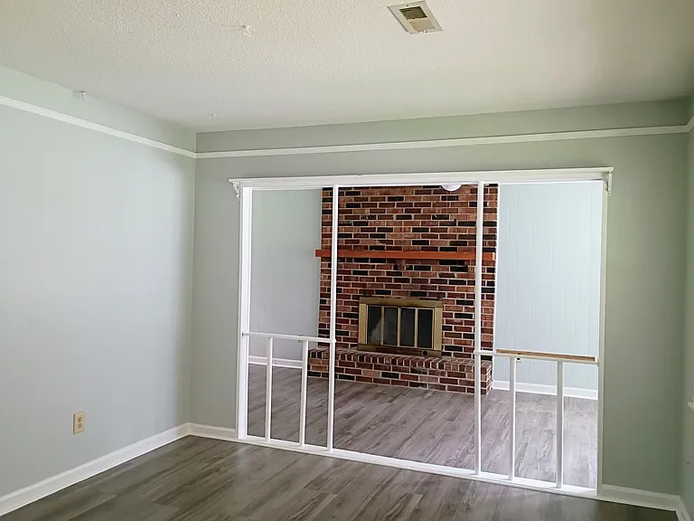 219 Judith Dr — Photo 3