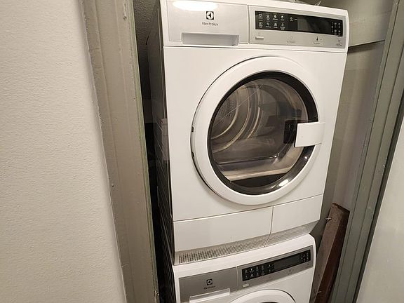 4th image of 94 West St APT 80