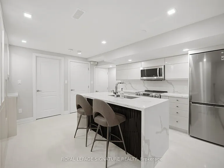 91 Roulette Cres #2 — Photo 9