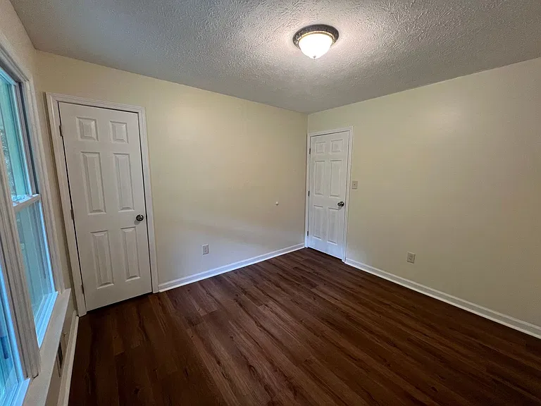 2410 Hillboro Cir SW — Photo 16