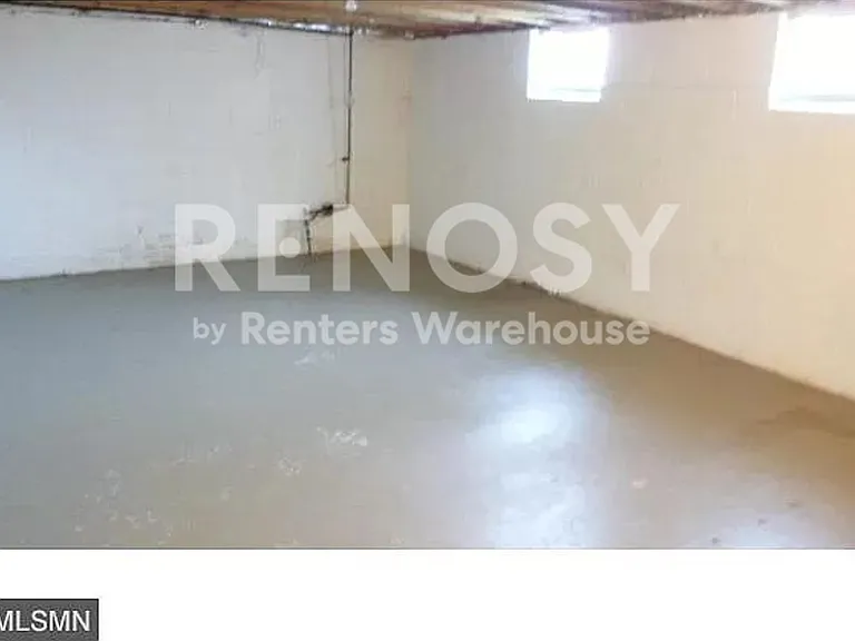 2330 Irving Ave N — Photo 7