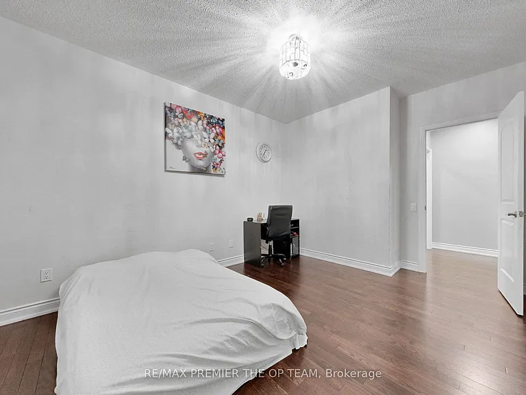 60 Chesney Cres — Photo 26