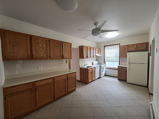 3rd image of 2253 24th St #2