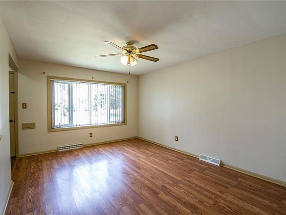4th image of 13104 Darlington Ave
