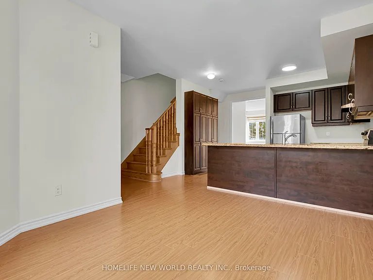 8 Shiff Cres — Photo 15