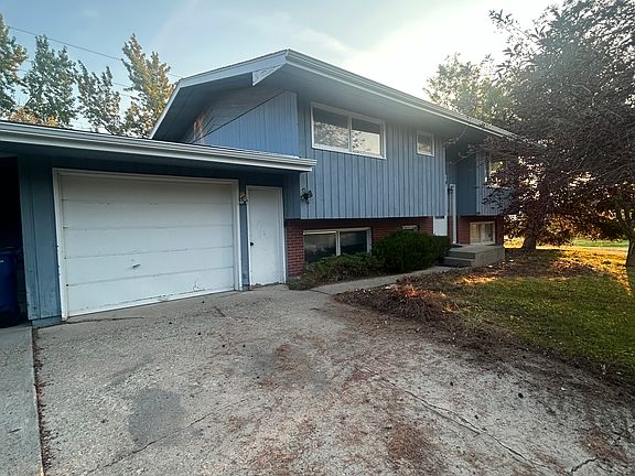 Front of house with garage and entry