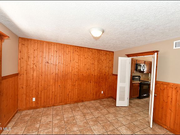 4th image of 733 Castile Ave