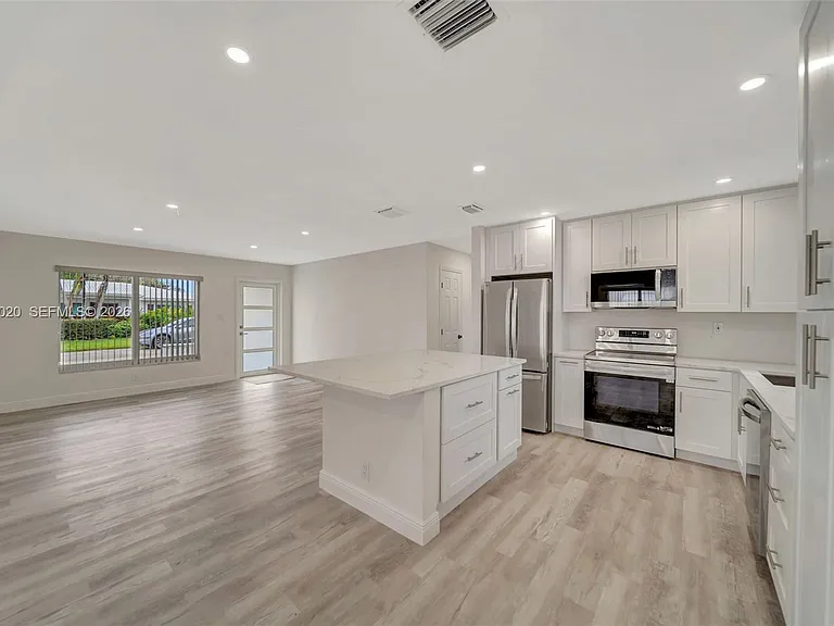 8502 NW 59th St — Photo 5