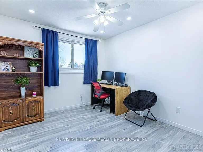 7 Ranchwood Cres — Photo 13