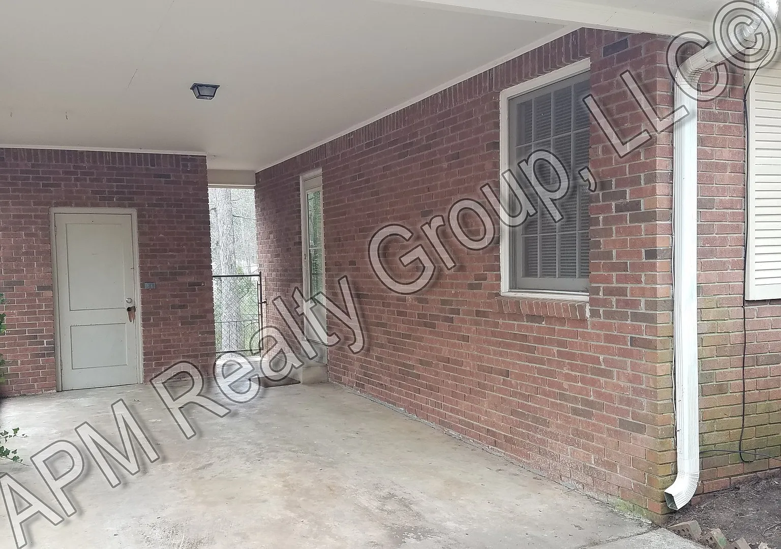 Cute Brick Home Zoned for Irmo Schools — Photo 2