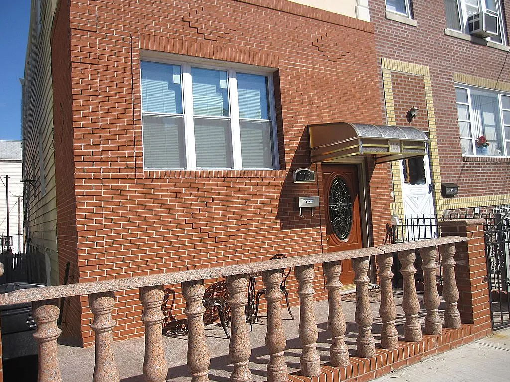 115 Avenue V photo 1