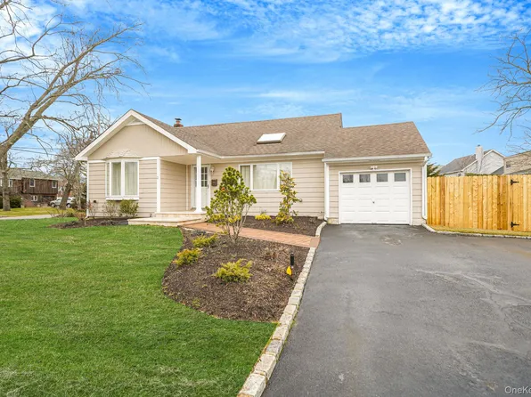 2 Bay Place, Bay Shore, NY 11751