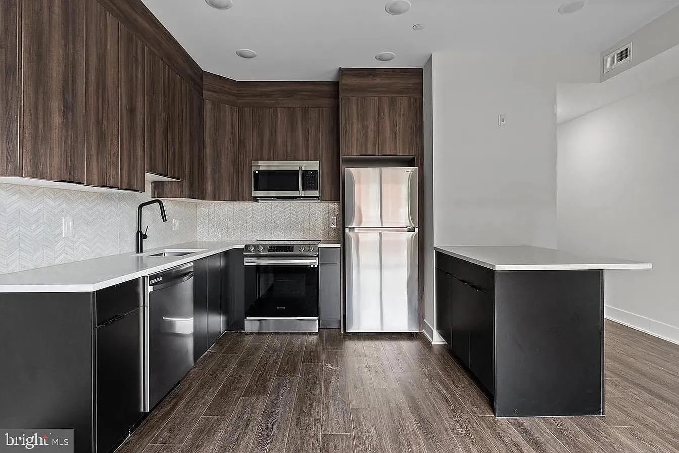 3 bed, 1350 sqft, $2,595 — Photo 1