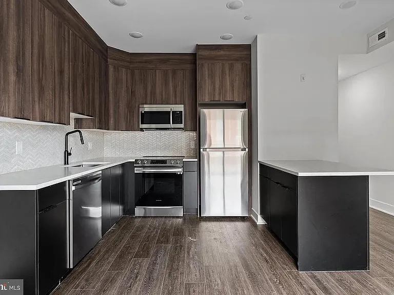 2146 N Front St #3 — Photo 1