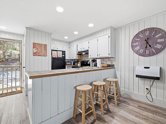 3rd image of 102 Skiview Lane #1