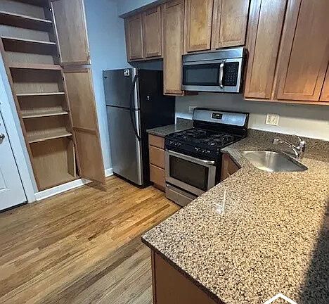 4th image of 2340 W Granville Ave #1