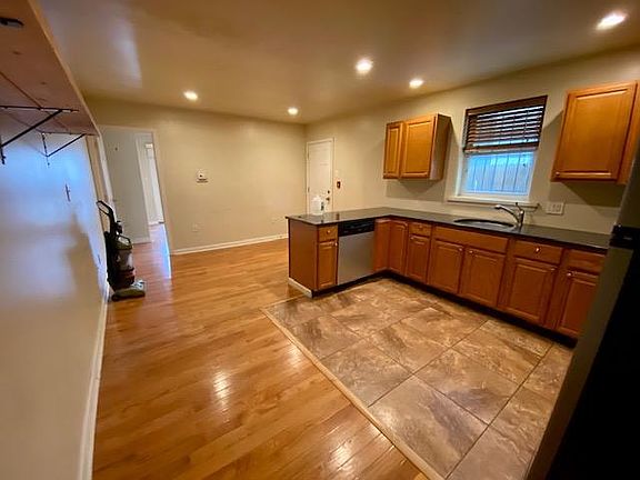 4th image of 1710 W Girard Ave APT 1R