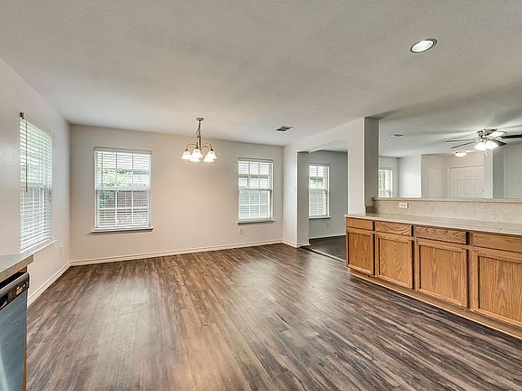 5th image of 2165 Lone Pecan Dr