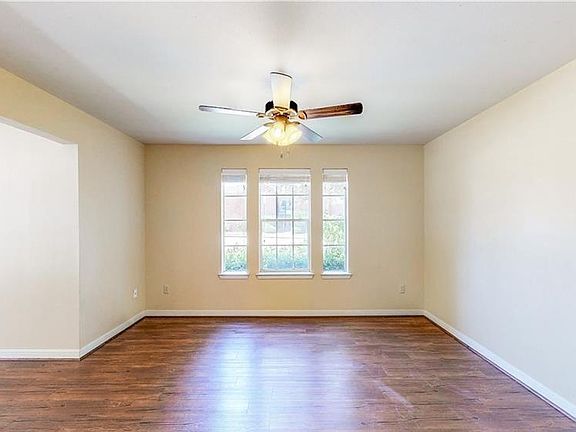 3rd image of 701C Balcones Dr #33