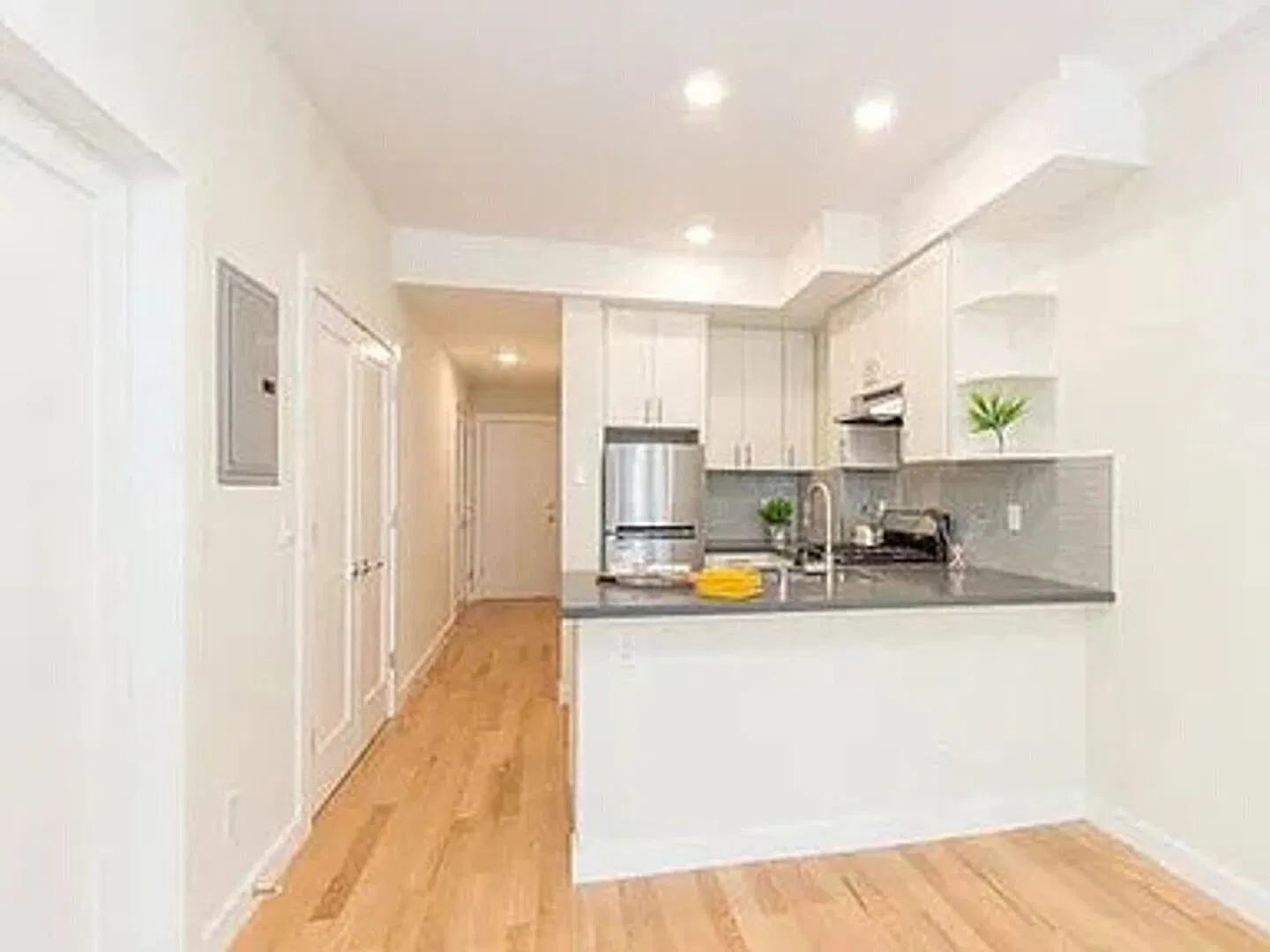 Bright & Updated 1-Bedroom in Central San Francisco — Photo 2