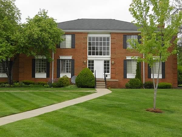 1st image of 620 E Fox Hills Dr