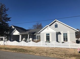 100 W Sullivan St, Harrisburg, IL 62946