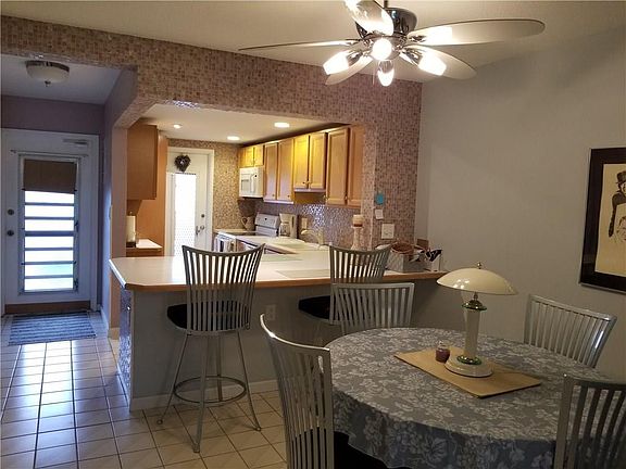 5th image of 2601 NE 14th Street Causeway #130