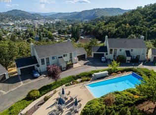 9 NE Spyglass Loop, Roseburg, OR 97470